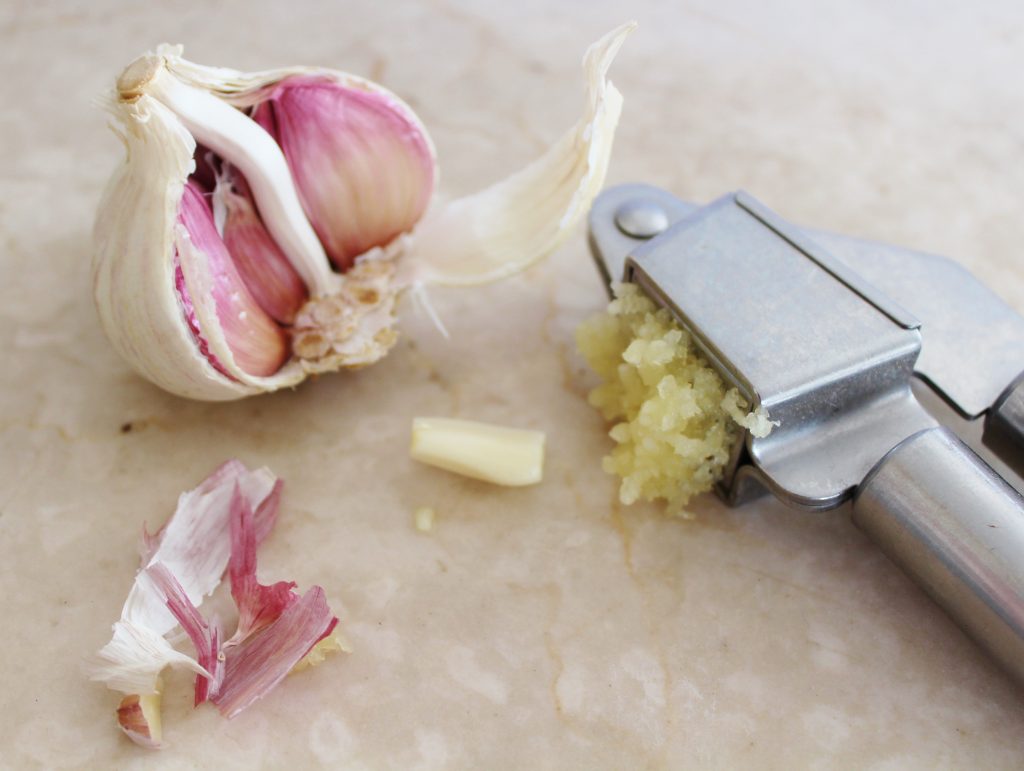 Garlic cloves and crushed garlic